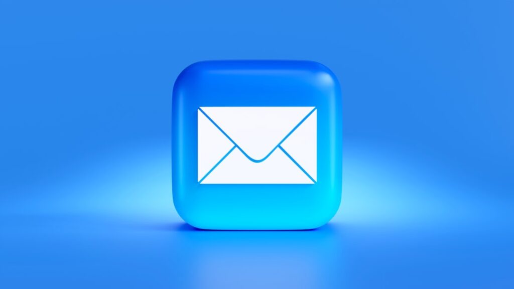Icône email automation 3D représentant systèmes automatisés pour optimiser vente et conversion prospects