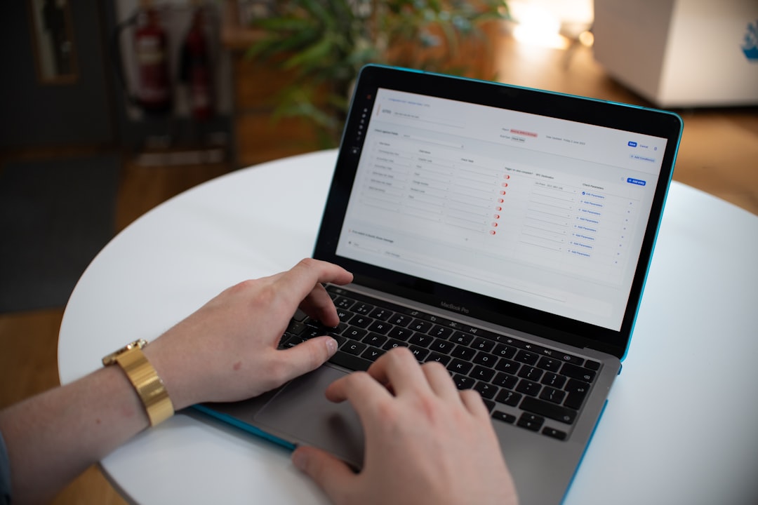 Interface Zapier vente automatisation montrant workflows et processus commerciaux automatisés